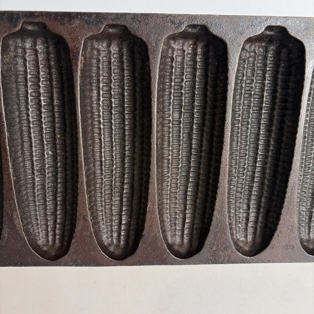 VTG Lodge 27 C Cast Iron 7 Ear Cornbread Corn Stick Pan USA
